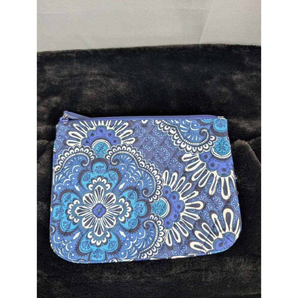 Vera Bradley Pouch Blue Quilted Floral Medallion Zip Bag‎